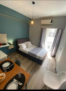 Postel nebo postele na pokoji v ubytování Spiros apartment in the center of Preveza Dodonis 32