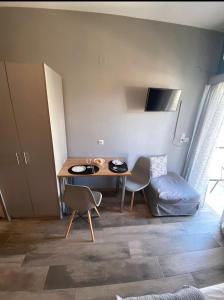 a room with a table and chairs and a couch at Spiros apartment in the center of Preveza Dodonis 32 in Preveza