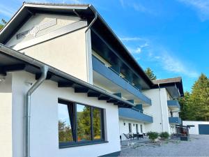 a building with windows on the side of it at Gästehotel Lucendi Premium Lounge in Hohenleimbach