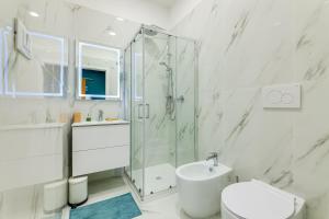 a bathroom with a shower and a toilet and a sink at Suri Suites in Rome