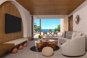 Телевизор и/или развлекательный центр в Impression Isla Mujeres by Secrets - Adults Only - All Inclusive