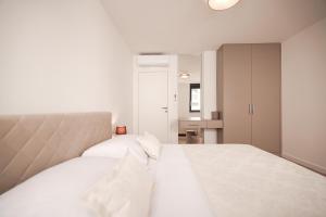 En eller flere senge i et værelse på Marilla apartments