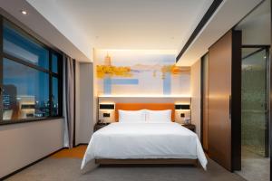 Katil atau katil-katil dalam bilik di Hampton by Hilton Hangzhou West Lake