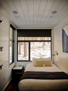 Postel nebo postele na pokoji v ubytování AutoCamp Catskills