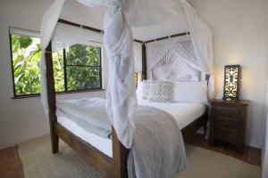 Gallery image of The Jungle House - 2 Bedroom Home - Bingil Bay in Mission Beach +33 photos