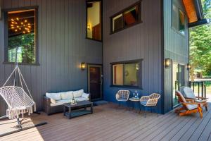 Gallery image of Backs to Forest! Modern Lakehouse + Office, 5min to Kings Beach in Kings Beach