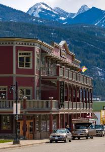 a large building with cars parked in front of it at Kaslo Hotel in Kaslo