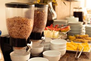a counter with a food processor filled with food at Hotel Arezzu in Linhares