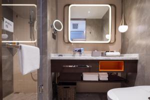 Ένα μπάνιο στο Home2 Suites By Hilton Foshan Jiujiang