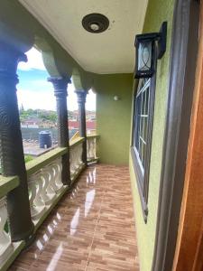 Ein Balkon oder eine Terrasse in der Unterkunft Cham's Penthouse