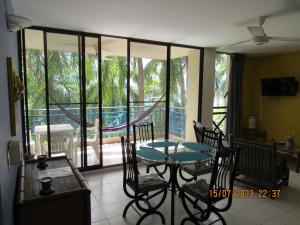 a dining room with a table and chairs and a large window at Condominio Girardot Resort INT 4 APTO 302 in Girardot