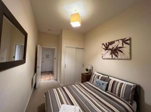 a bedroom with a bed and a mirror at Aberdeen stay central 2-bedrooms Apt-No Party in Aberdeen