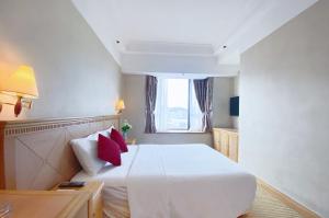 Postelja oz. postelje v sobi nastanitve Ramada Hong Kong Grand View