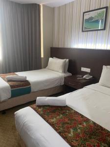Llit o llits en una habitació de Hotel DarulMakmur Jerantut