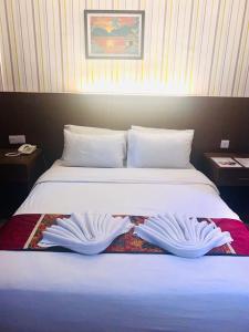 Llit o llits en una habitació de Hotel DarulMakmur Jerantut