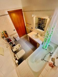 Et badeværelse på casa vacanze VIVA House Sicily