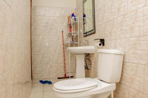 a bathroom with a toilet and a sink at BRB Homes - Spacious 1 Bedroom Apatment - Bukoto, Kampala in Kampala