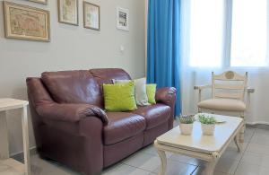 Posedenie v ubytovaní Dennis Cozy Apartment near the Beach