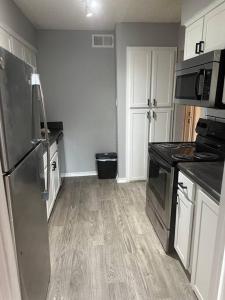 A kitchen or kitchenette at Walk to AT&T Stadium! Free parking on Premises