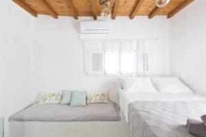Postel nebo postele na pokoji v ubytování ΜΠΛΕ ΣΤΟΥΝΤΙΟ 1