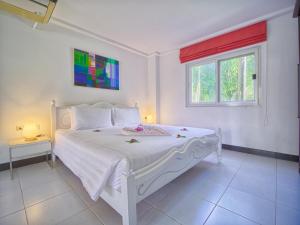 Serenity Lakeside Resort客房内的一张或多张床位