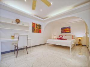 Serenity Lakeside Resort客房内的一张或多张床位