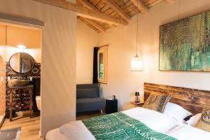 A bed or beds in a room at Le Wafo