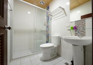 Uma casa de banho em 康逸旅宿Comeinn2