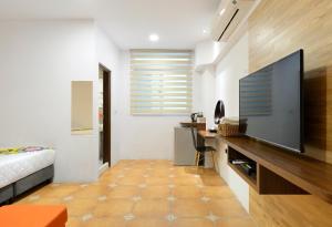 Uma televisão e/ou sistema de entretenimento em 康逸旅宿Comeinn2