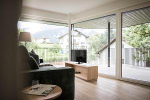 Télévision ou salle de divertissement dans l'établissement Astor Apartments