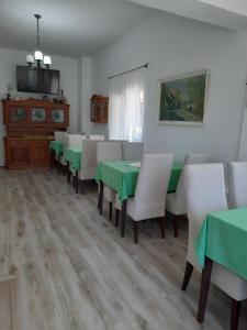 Valea IasuluiにあるPensiunea Valea Badiliiのギャラリーの写真 +65枚の写真