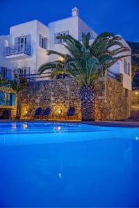 A piscina localizada em Makis Place ou nos arredores