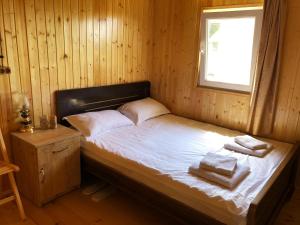 Postel nebo postele na pokoji v ubytování Hotel Okatsia სასტუმრო ოკაცია