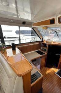 a view of the center console of a boat at Bateau Vedette 14 mètres in Propriano