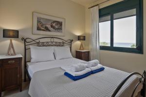 A bed or beds in a room at Marisia Apartment