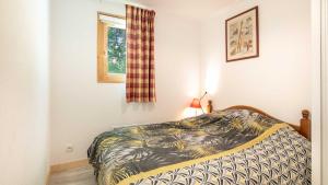 Giường trong phòng chung tại LES TETRAS - 54 - Chalet lumineux 7 pers