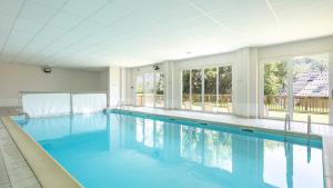 Hồ bơi trong/gần LES TETRAS - 54 - Chalet lumineux 7 pers