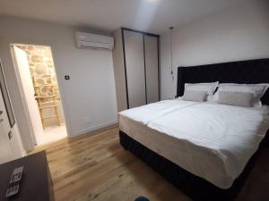 Кровать или кровати в номере Villa Copun with heated pool