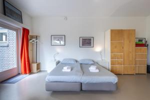 Postel nebo postele na pokoji v ubytování Domburgseweg 52 studio