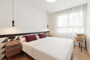 Posteľ alebo postele v izbe v ubytovaní Port Forum Apartments by Olala Homes