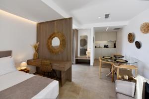 Postel nebo postele na pokoji v ubytování Anais Milos Suites + 37 fotografií