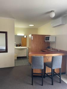 Kuchyň nebo kuchyňský kout v ubytování Waterview Gosford Motor Inn