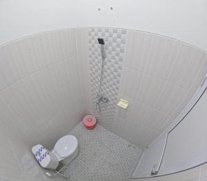 A bathroom at Bovalia Homestay Jogja