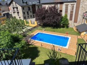 an overhead view of a swimming pool in a yard at Your Place Benasque in Benasque