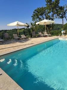 Swimmingpoolen hos eller tæt på LA CASA DI TALIN