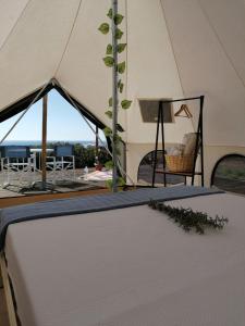 Postel nebo postele na pokoji v ubytování Unique Glamping Suite