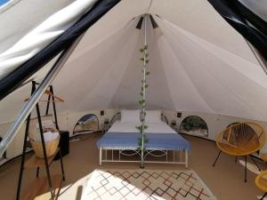 Postel nebo postele na pokoji v ubytování Unique Glamping Suite