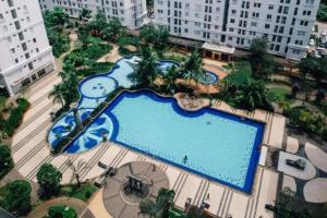 an overhead view of a large swimming pool in a city at Apartemen kalibata city by Rama Property in Jakarta