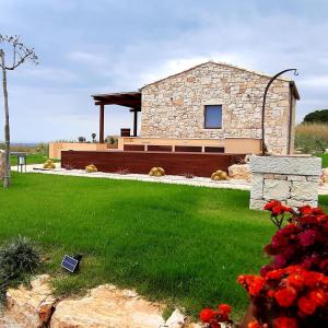 A garden outside Dimora Pietra Nica