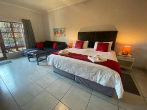 Ένα ή περισσότερα κρεβάτια σε δωμάτιο στο El Roi Guest Lodge
